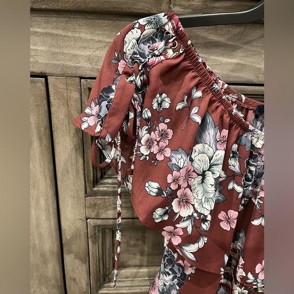 EUC Women’s ONE ❤️ CLOTHING LOS ANGELES On/Off Shoulder Rust Cropped Blouse (M) - Picture 2 of 5